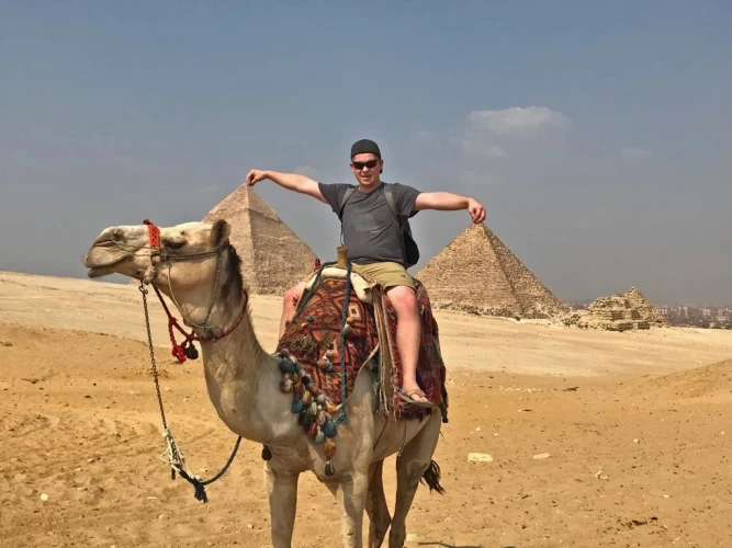 Excursión de medio día a las Pirámides de Guiza en Egipto con salida del puerto de Sokhna