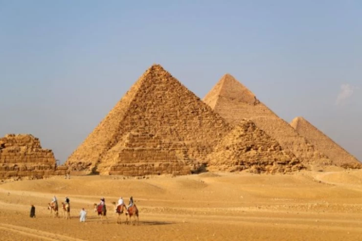 Excursión de un día a las Pirámides de Giza hasta el aeropuerto de la bahía de Makadi