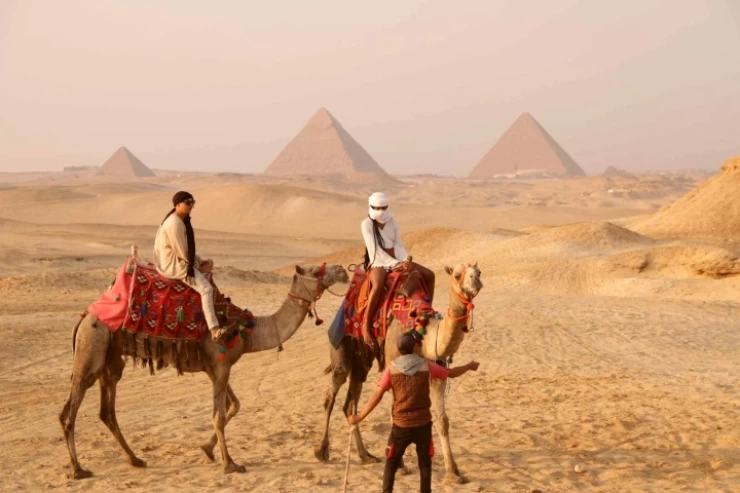 Safari-Tagestour zu den Pyramiden ab Sharm El-Sheikh mit dem Flugzeug
