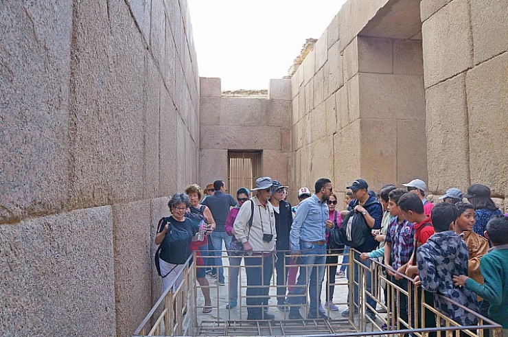 Día completo visitando las pirámides de Giza Saqqara y El Cairo islámico