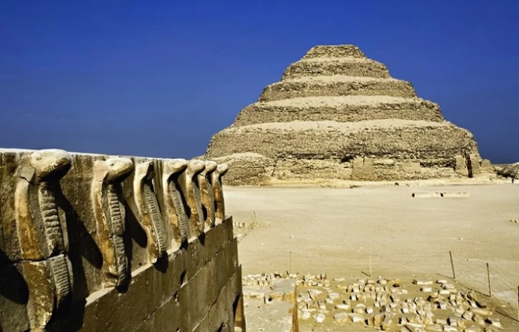 Полный день посещения пирамиды Саккары из аэропорта Каира