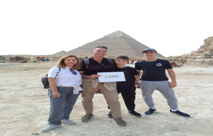 Visite privée des pyramides de Gizeh, de Saqqara et de Dahchour avec spectacle son et lumière
