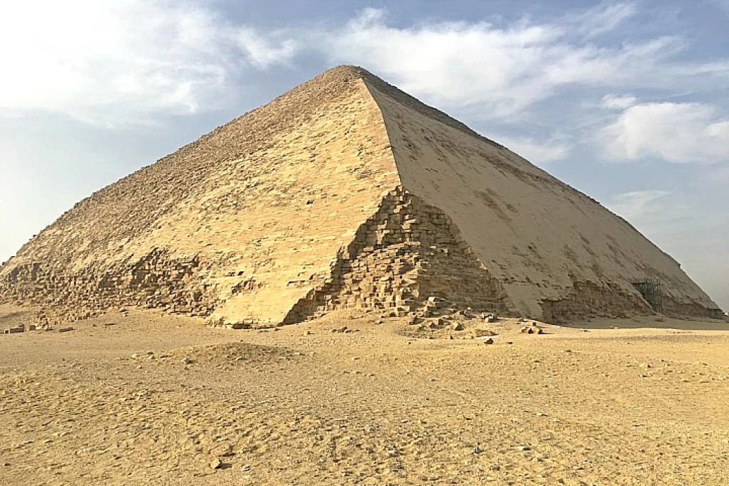 La pirámide inclinada de Snefru
