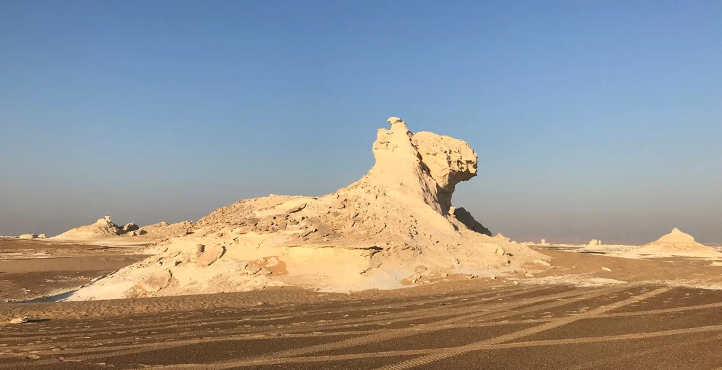 Sphinx dans le désert blanc - Formations de craie blanche