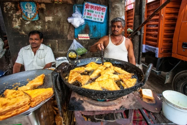 Viva uma experiência de comida de rua em Old Delhi