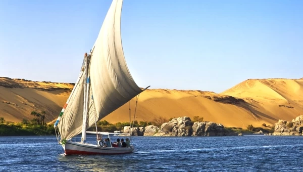 Felucca ride during Sokhna shore excursions to Cairo