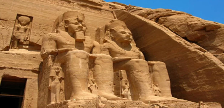 Tour nach Abu Simbel und Assuan von Luxor