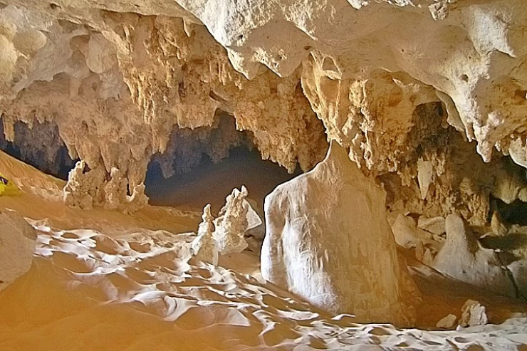 Desert Safari Trip to Gara Cave 5 days | Gara Cave Tours.