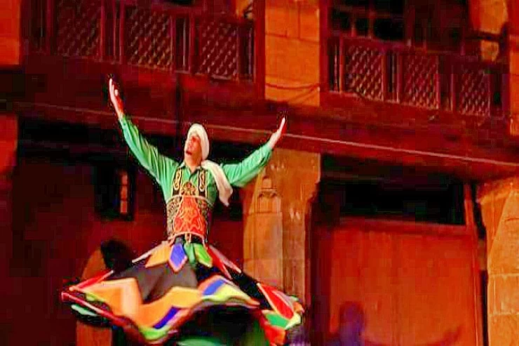 Танцевальное шоу Танура в Каире