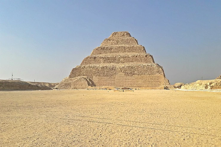Day Tour to Giza Pyramids and Saqqara Necropolis from Cairo