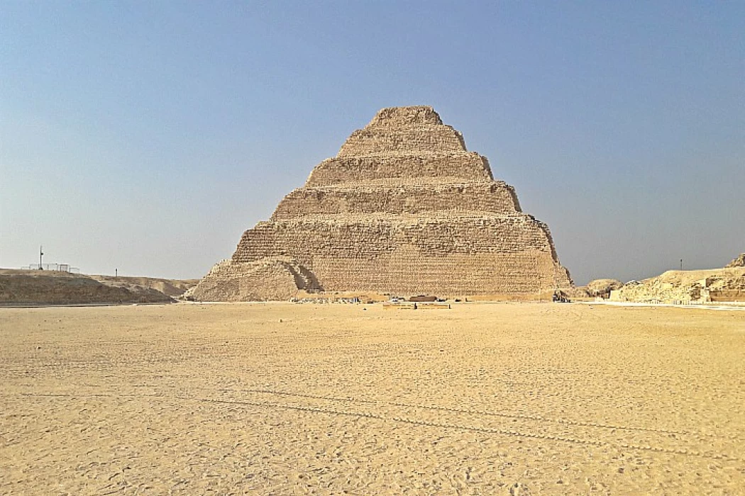 La pirámide escalonada
