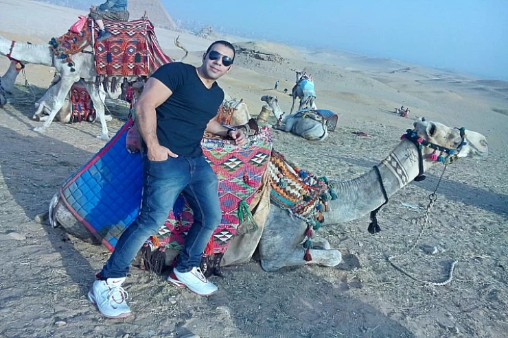Tour di mezza giornata delle piramidi di Giza con giro in cammello