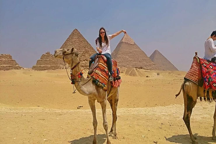 Excursión a las Pirámides de Giza y Paseo en bote por el Nilo Felucca desde el Aeropuerto