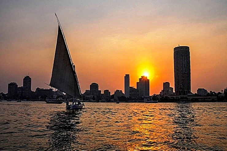 Giza Pyramids and Nile Felucca Boat Ride from Airport