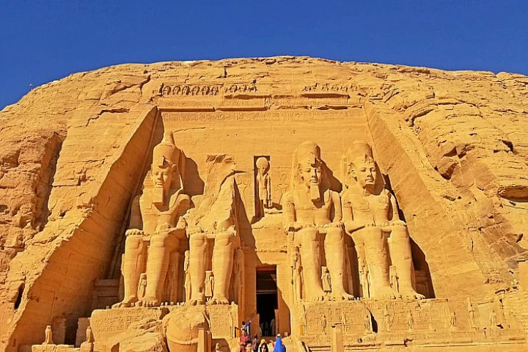 Tour di un giorno ad Abu Simbel dal Cairo in aereo