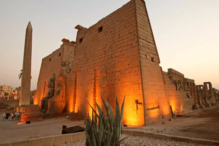 13 Days Cairo, Nile cruise, Fayoum, and oasis budget package.