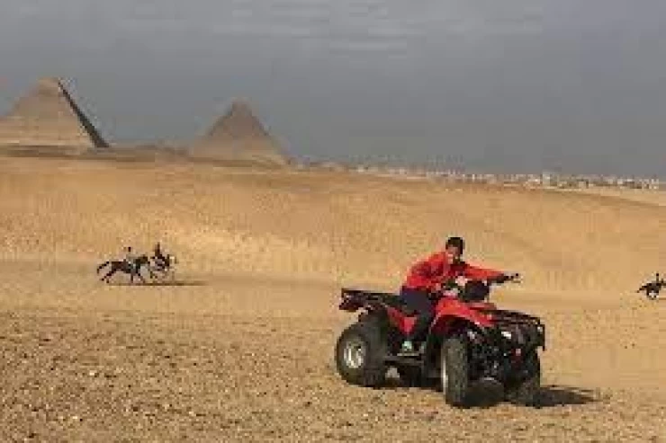 Gizeh Pyramiden & Sakkara Safari Tour mit Quad Bike