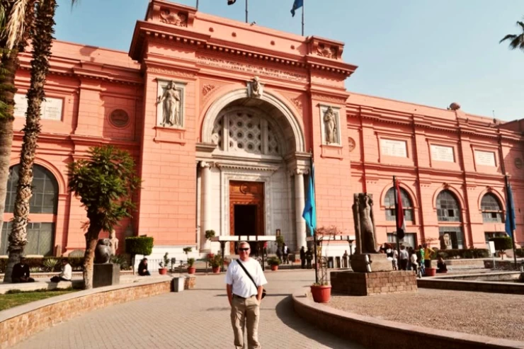 Layover Tour to the Egyptian Museum and Safari tour around the Pyramids