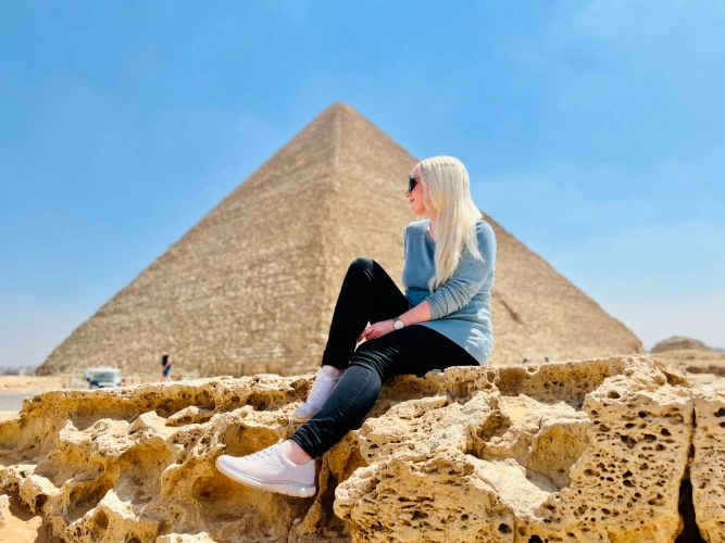Paseo en camello por las pirámides de Giza y excursión en felucca desde el aeropuerto de El Cairo